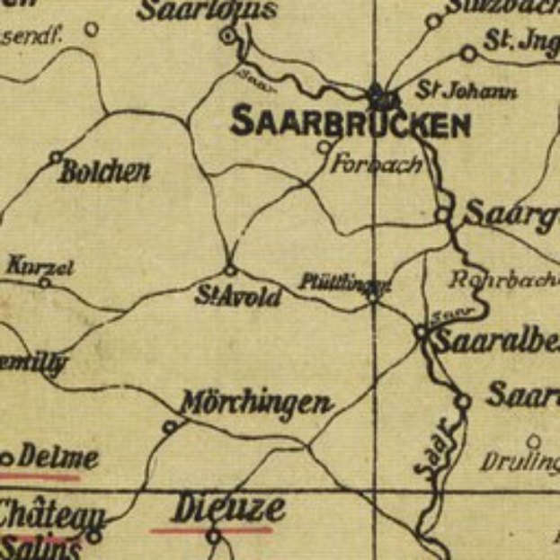 Ein detailliertes altes Stadtplan von Saarbrücken, Deutschland, mit Straßen, Gebäuden und Sehenswürdigkeiten, samt Text in klassischer Schriftart.