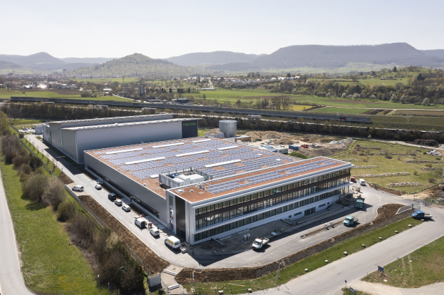 Sponsored: Therme Bad Wörishofen bekommt 1,34-Megawatt-Carport-Vordach mit DiBT-zertifizierten Modulen von AE Solar