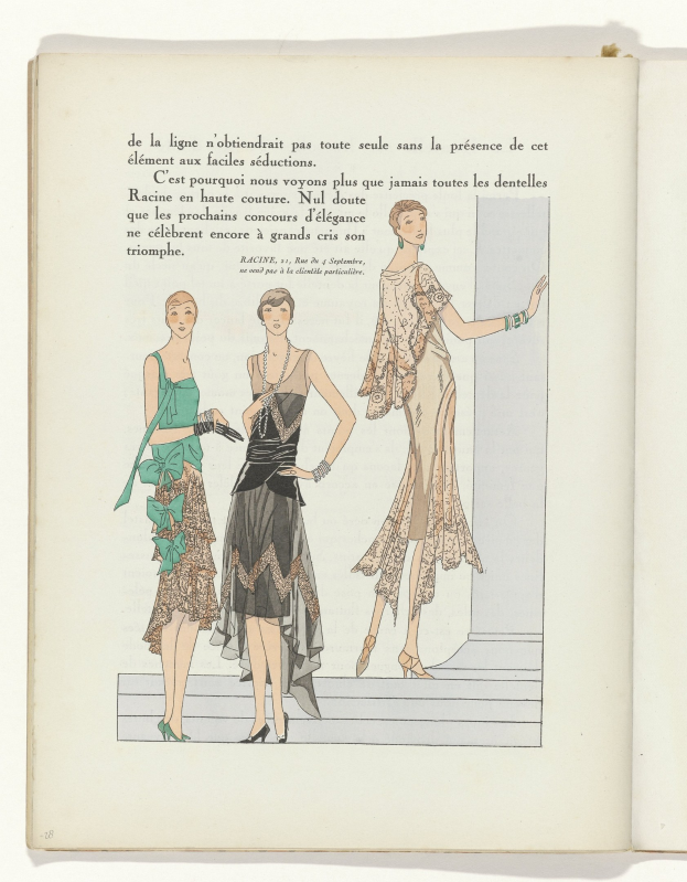 Ein aufgeschlagenes Buch mit einer 1920er-Mode-Illustration von drei Frauen in detaillierten, farbenfrohen Kleidern und klassischer Typografie auf der Seite.