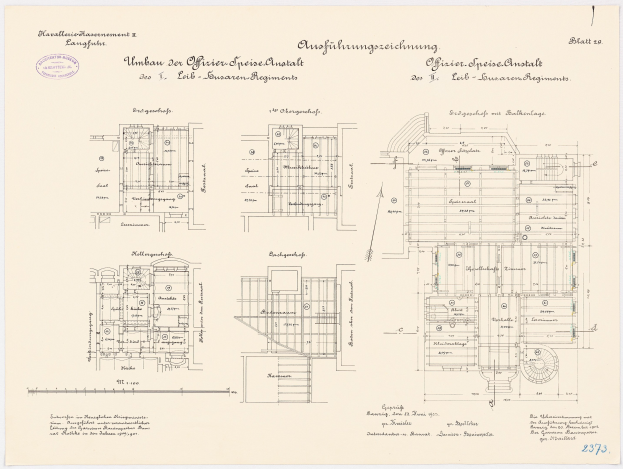 Schwarz-weißer architektonischer Grundriss des ehemaligen Bundeskanzleramts, der detaillierte Aufbau mit Text und Zeichnungen zeigt.