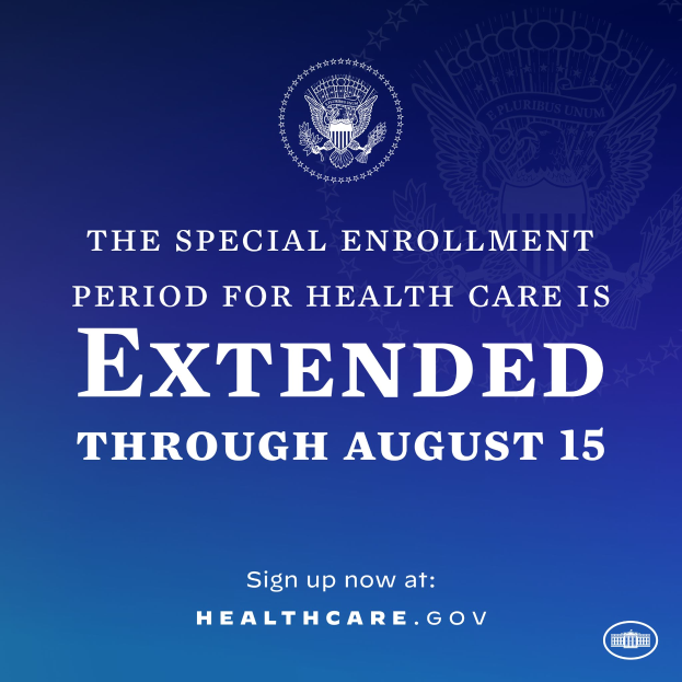 Ein Plakat mit Text und Logo, auf dem steht: "Die Frist für die Sonderanmeldung für die Gesundheitsversorgung wird bis zum 15. August verlängert."