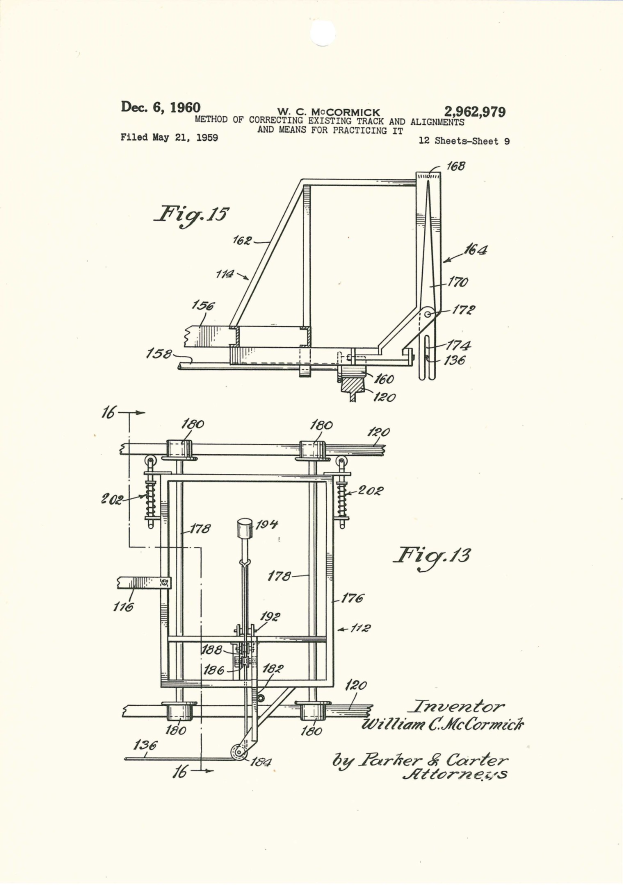 Eine handgezeichnete Skizze einer Maschine auf Papier mit dem Text "W.C. McCormick Patent 2,962,979 - Methode zur Korrektur bestehender Spur und Ausrichtung".