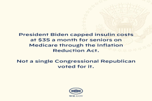 Plakat mit Logo und Text, der besagt: "Präsident Biden beschränkte die Kosten für Insulin auf 35 USD pro Monat für Senioren mit Medicare durch das Inflation Reduction Act."