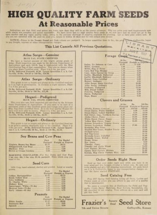 Schwarz-weißes Foto eines alten Buches mit einer Liste hochwertiger Farm-Samen zu vernünftigen Preisen von Frazier's Seed Store in Coffeyville, Kansas, datiert auf 1927.