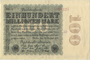 Eine alte deutsche Banknote von 1923 mit der Aufschrift "Einhundert Millionen Mark" darauf.