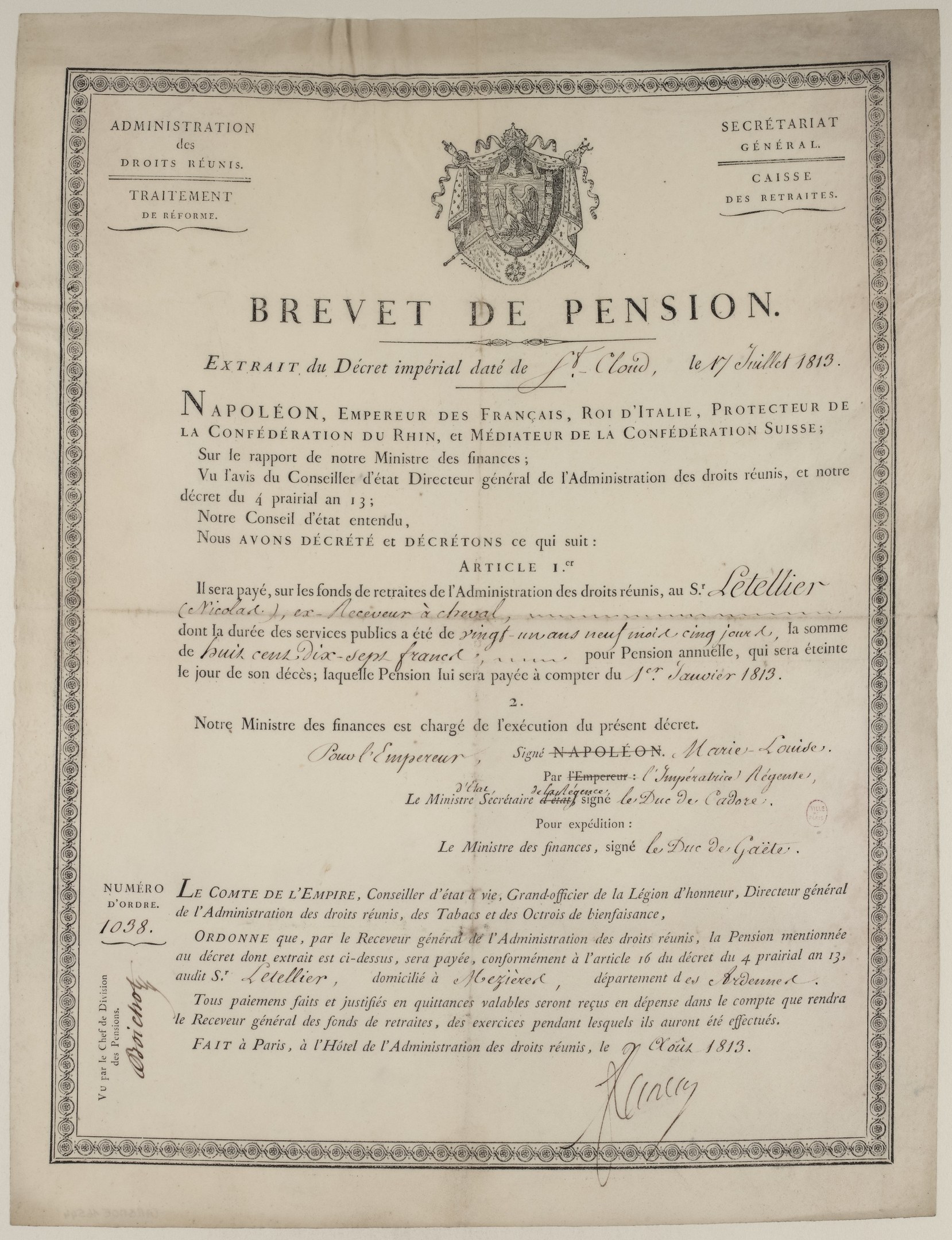 Schwarz-weißes Dokument mit der Aufschrift 'brevet de pension' (Rentenbescheinigung) und einem Mannsgesicht sowie einem Logo.